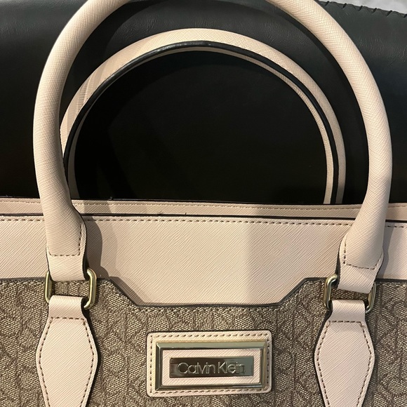 Calvin Klein purse NWOT. - Picture 4 of 8